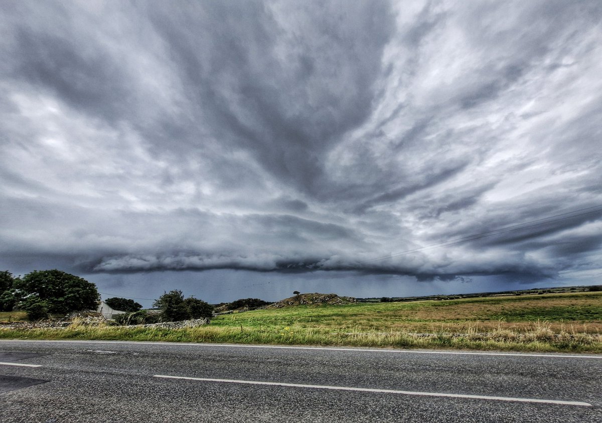 AntonWardPhoto's tweet image. Sunday afternoon #northwales #holyhead #Anglesey #wales #thunderstorm
#wales @Ruth_ITV @ItsYourWales @DerekTheWeather @metoffice @BBCWthrWatchers @Schafernaker @ChrisPage90 @ITVCharlieP @S4Ctywydd @WeatherAisling @StormHour @BBCWthrWatchers @Sue_Charles @SabrinaJayneLee