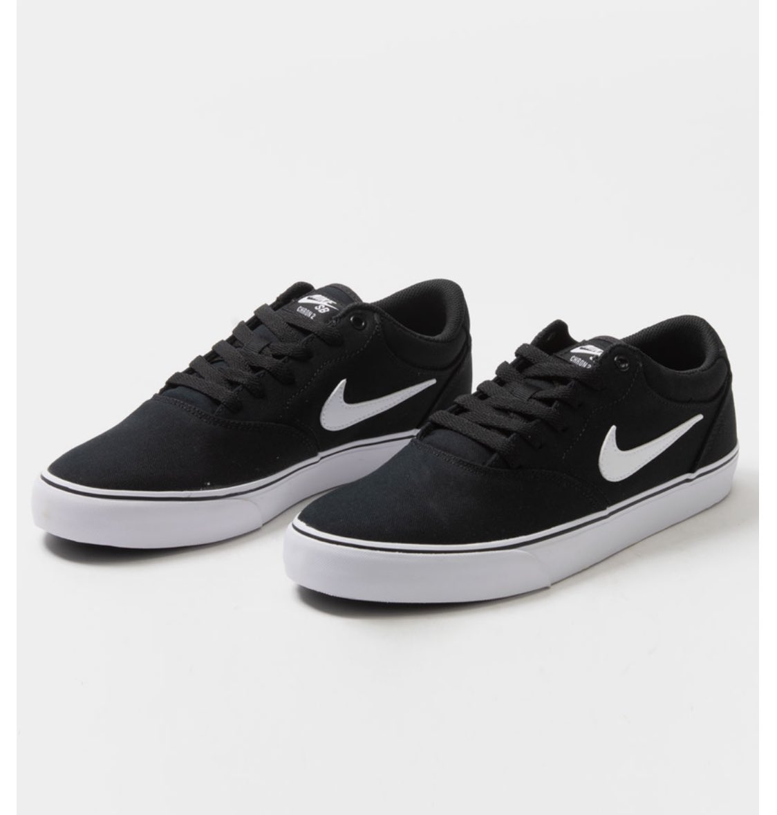 MPrasad13's tweet photo. @dieworkwear what is your take on low profile sneakers such as Nike for office. 
Occasionally with a black suite ? (no tie) https://t.co/dDBj89UrJK
