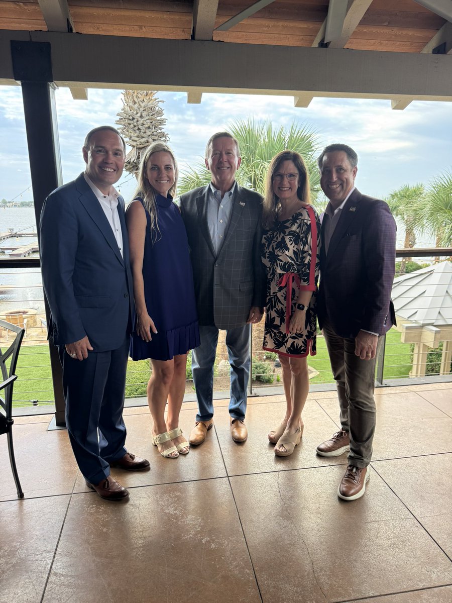 TarletonPrez's tweet image. A special night as we brought together our @TarletonState executive cabinet, TSU Foundation & TSU Alumni board of directors. A big thank you to Chancellor @Glenn_Hegar and @tamusystem Regent David Baggett for their attendance & support! #BleedPurple