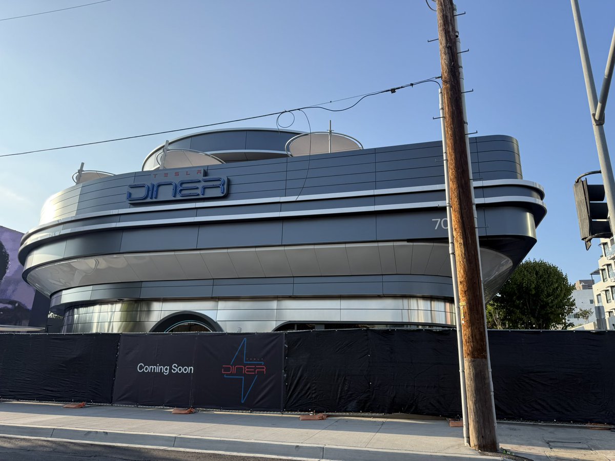 BLKMDL3's tweet image. Drove by the Tesla diner on the way home tonight. Can’t wait for it to open!