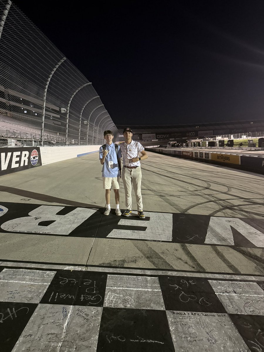 declan_wayman's tweet image. What a weekend at Dover! Thanks to the guys at @ThePodiumFinish and @RobTiongson for letting me cover another home race this season! Catch you all in Thunder Valley in September at Bristol!!
#NASCAR #ThePodiumFinish