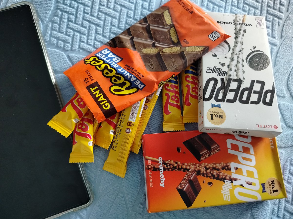 ZoomPop27's tweet photo. Netflix and chocolates https://t.co/5snt2hJDps