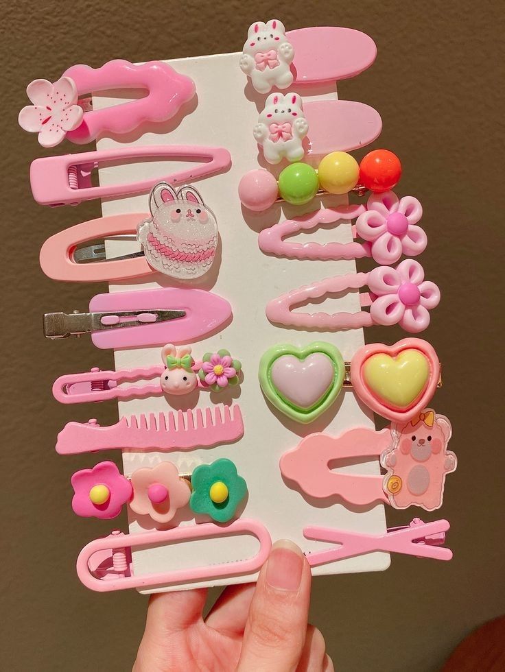 iculucuk's tweet photo. telus ini optional sihh, cuman bial lambutnya jadi lucuuk ajaa. icul biasanya pake pin hair, ini koleksi punya icul tiap dibeliin sama mamah 🎀💭 https://t.co/ZSTClvoedZ