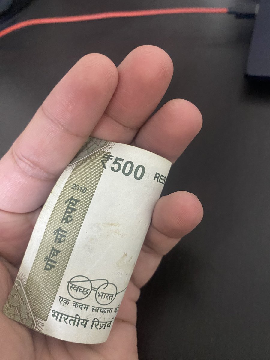 Ye pakad apne paid tweet ka paisa aur dubara aisi bakchodi mat karna.