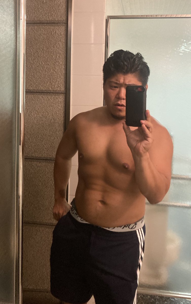 E_K_A_N's tweet image. 右　今年の5/20 115kg
左　今日　87kg

2ヶ月で約30キロ減