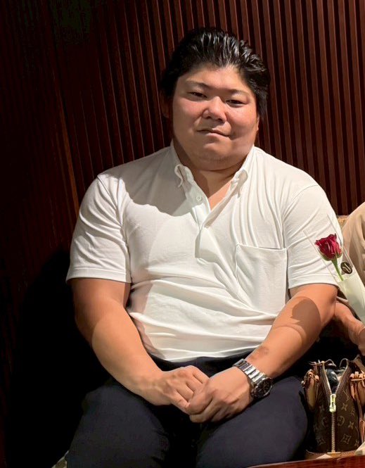 E_K_A_N's tweet image. 右　今年の5/20 115kg
左　今日　87kg

2ヶ月で約30キロ減