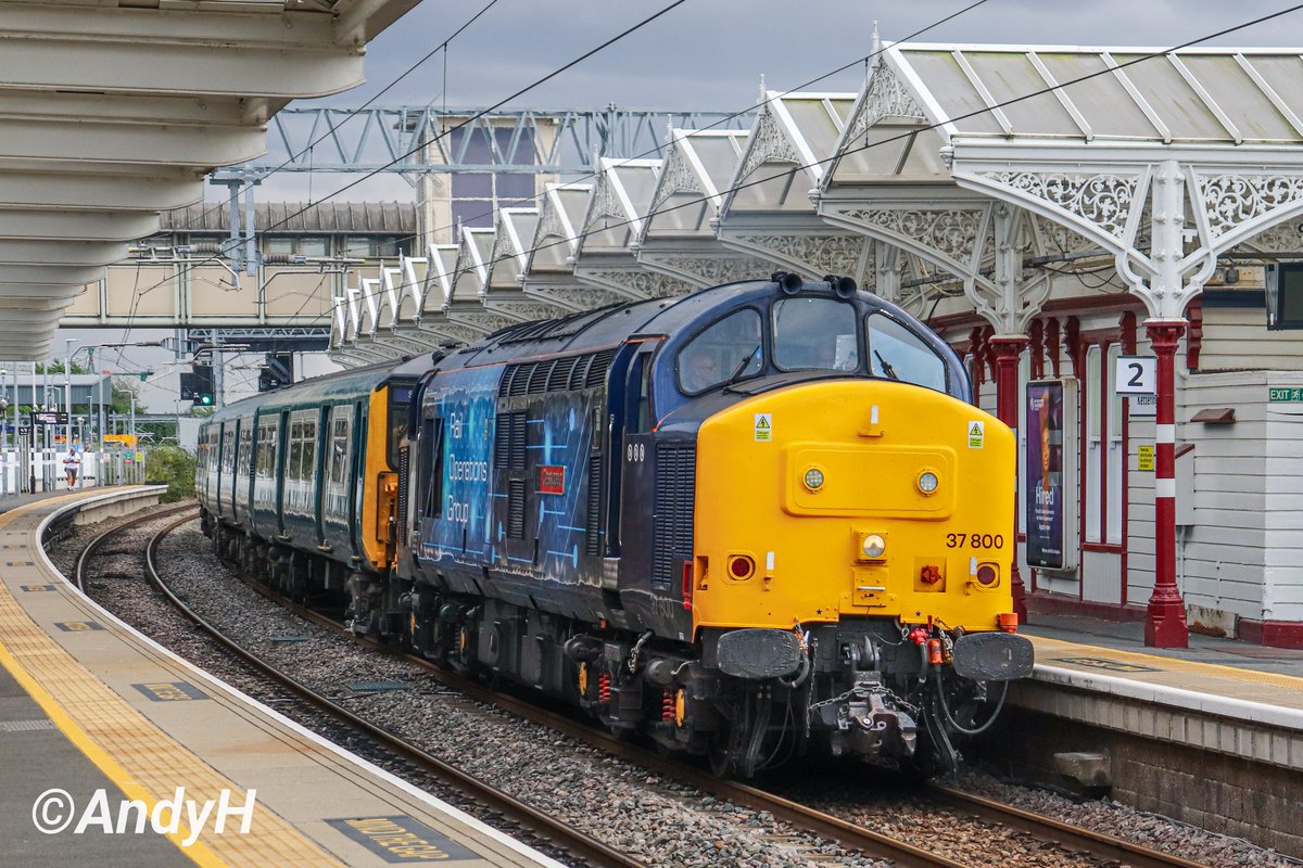 holtona72's tweet image. #MondayMorningBlues On Thursday last week I captured @RailOpsGroup 37800 hauling @SW_Help #Spanners 455868 through Kettering en route to Derby Litchurch Lane for the upcoming @greatestgather event. The #SWR EMU was a first for me through here. @TheGrowlerGroup #ROG #MML 17/7/25