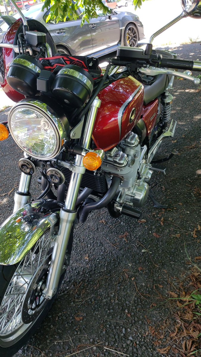 nao197085's tweet image. #ライダーの休日

三連休最後はこいつで❗

バイクも人も木陰で一休み😅