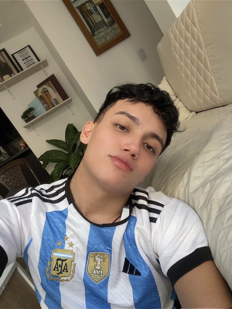 𝐼𝑎𝑛 tweet media