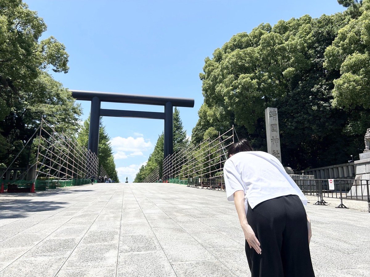 ozdesu48's tweet image. 今から81年前の1944年7月21日。
大東亜戦争のさなか、グアム島で日本軍と連合国軍の激しい戦闘が繰り広げられました。
多くの日本兵が祖国を想い、命を散らしました。
その尊い犠牲の上に、私たちの今の平和があります。
そして、今日は靖國神社に参拝しました。…