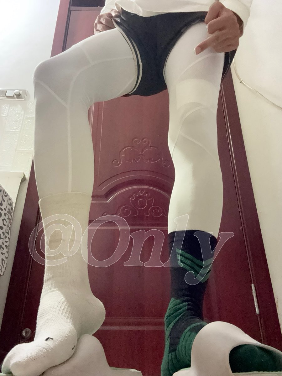 一起打球🏀吗🖕
#白袜臭脚  #高弹  #粗口羞辱  #无脑骚狗