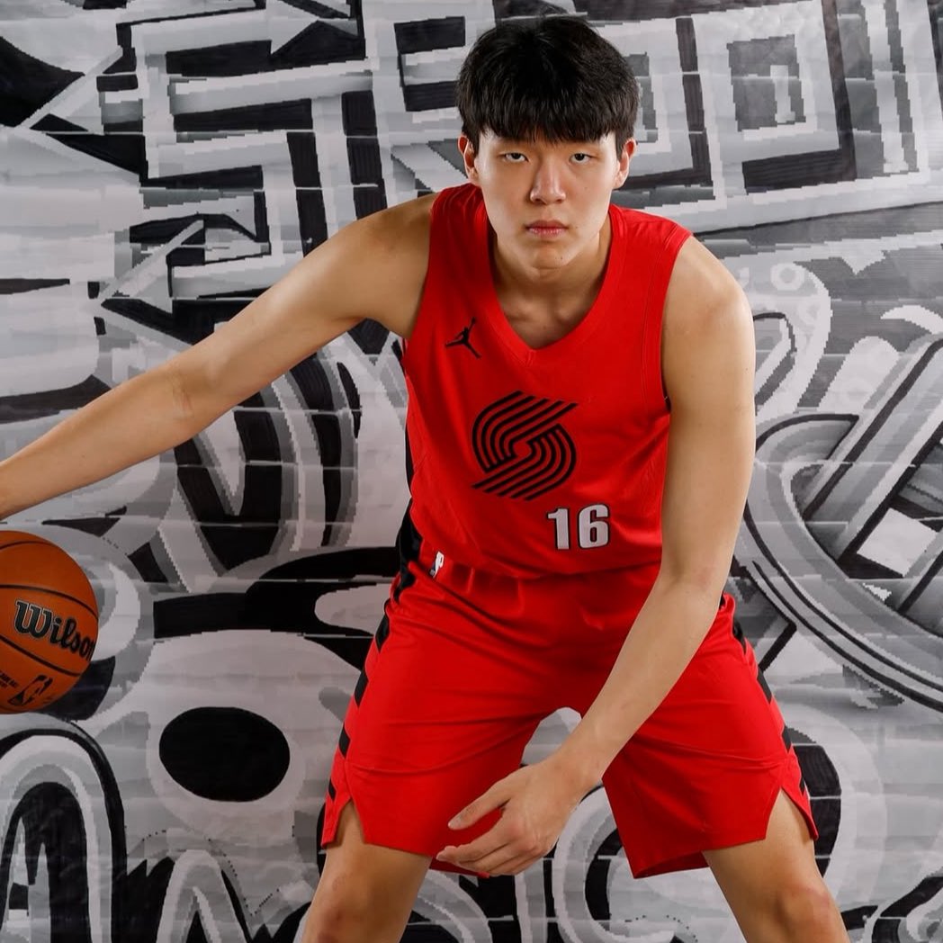 Mr_Portland's tweet image. Yang Hansen on how he got into basketball:
“I was a litle bit of a fat boy... My father told me to try some sports, figure out what you want to do and lose some weight. My father told me — Don't become fat”
(via @BenGolliver / @YahooSports)