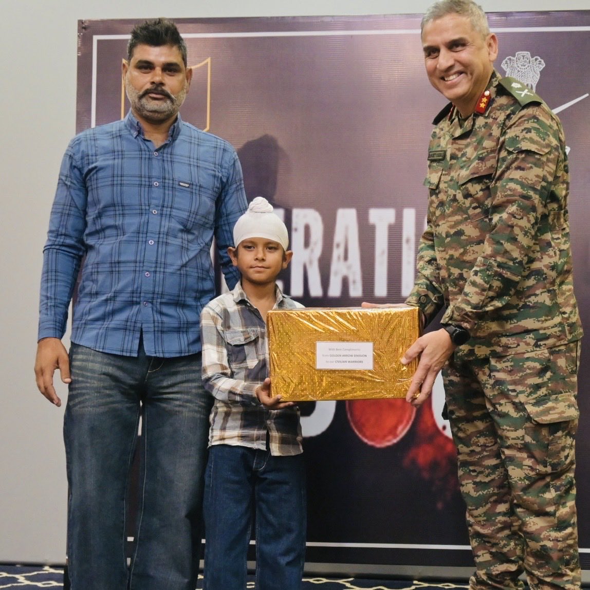 Hardisohi's tweet image. #BetterIndia
Appreciative gesture by #IndianArmy in sponsoring education of young soldier of #Punjab , Shravan Singh who helped them during #OperationSindoor.
Well done.
Jai Hind 🇮🇳🫡
@adgpi #GoldenArrowDivision #VajraCorps