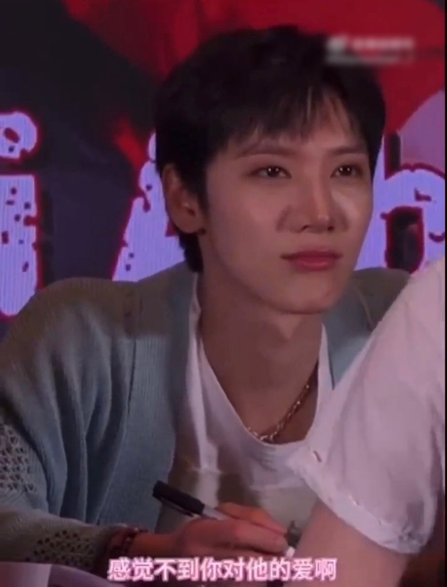 PPTT_1001's tweet photo. จะชิปอะไรให้มันมีขอบเขตบ้าง ไปพูดต่อหน้าศลปแบบนี้คือเกินไปไหม ล้ำเส้นเกินไปมาก สีหน้าน้องตอนที่ได้ยินว่าโดนโกรธคือมันแบบเห็นละใจเจ็บอ่ะ ในขณะที่คนมากมายเชียร์อัพเค้า บอกรักเค้า อยากให้เค้ายิ้มเยอะๆ แล้วทำไมน้องต้องมาเจออะไรแบบนี้ด้วย https://t.co/bs5tDUfJVu