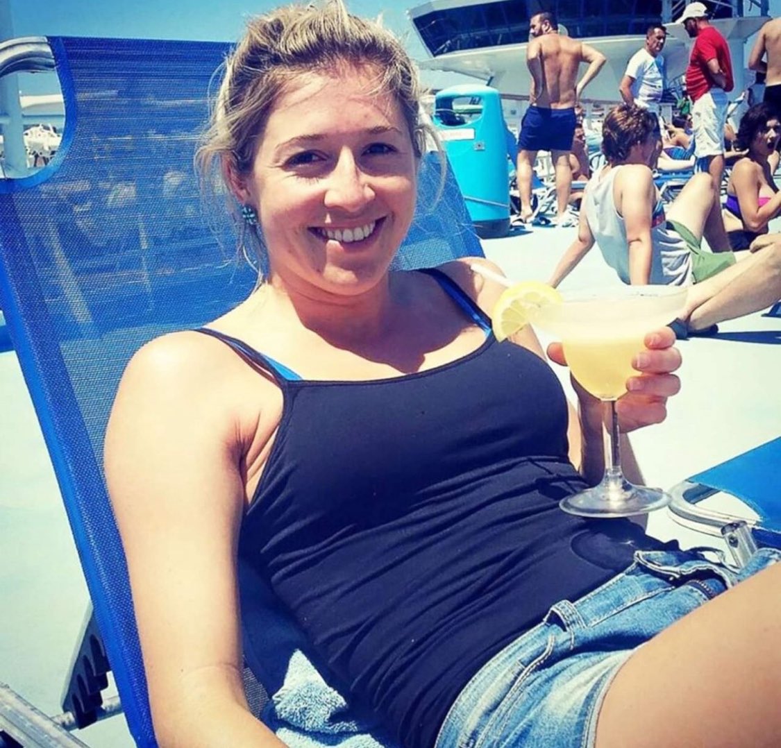 2StefanMoore's tweet image. A final piece of advice from Holly Butcher - written the day before she passed away from cancer at just 27:
“It’s a strange thing knowing you’re going to die young.
At 26, I thought I had time…
To fall in love.
Start a family.
Grow old.
But cancer doesn’t care about plans.…