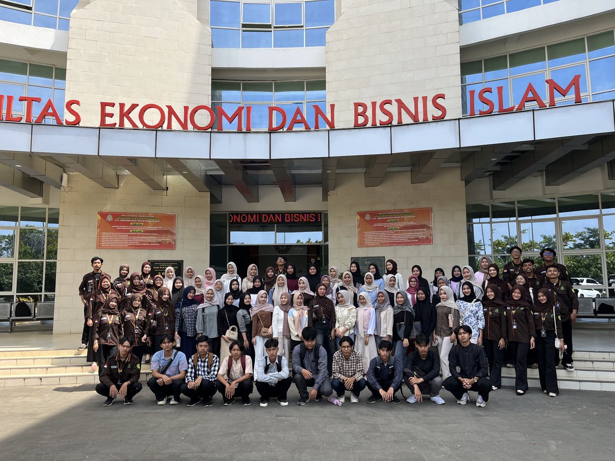 [MEET UP MABA 2025]
HMPS PS- Himpunan Mahasiswa Program Studi (HMPS) Perbankan Syariah Universitas K. H.  Abdurrahman Wahid melalui departemen Pengembangan Sumber Daya Insani sukses menggelar 🎉 Meet Up Maba Jalur UM-PTKIN 2025
Kamis, 17 Juli 2025