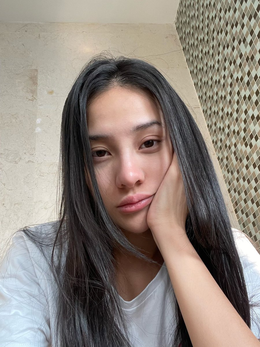 anya tweet media