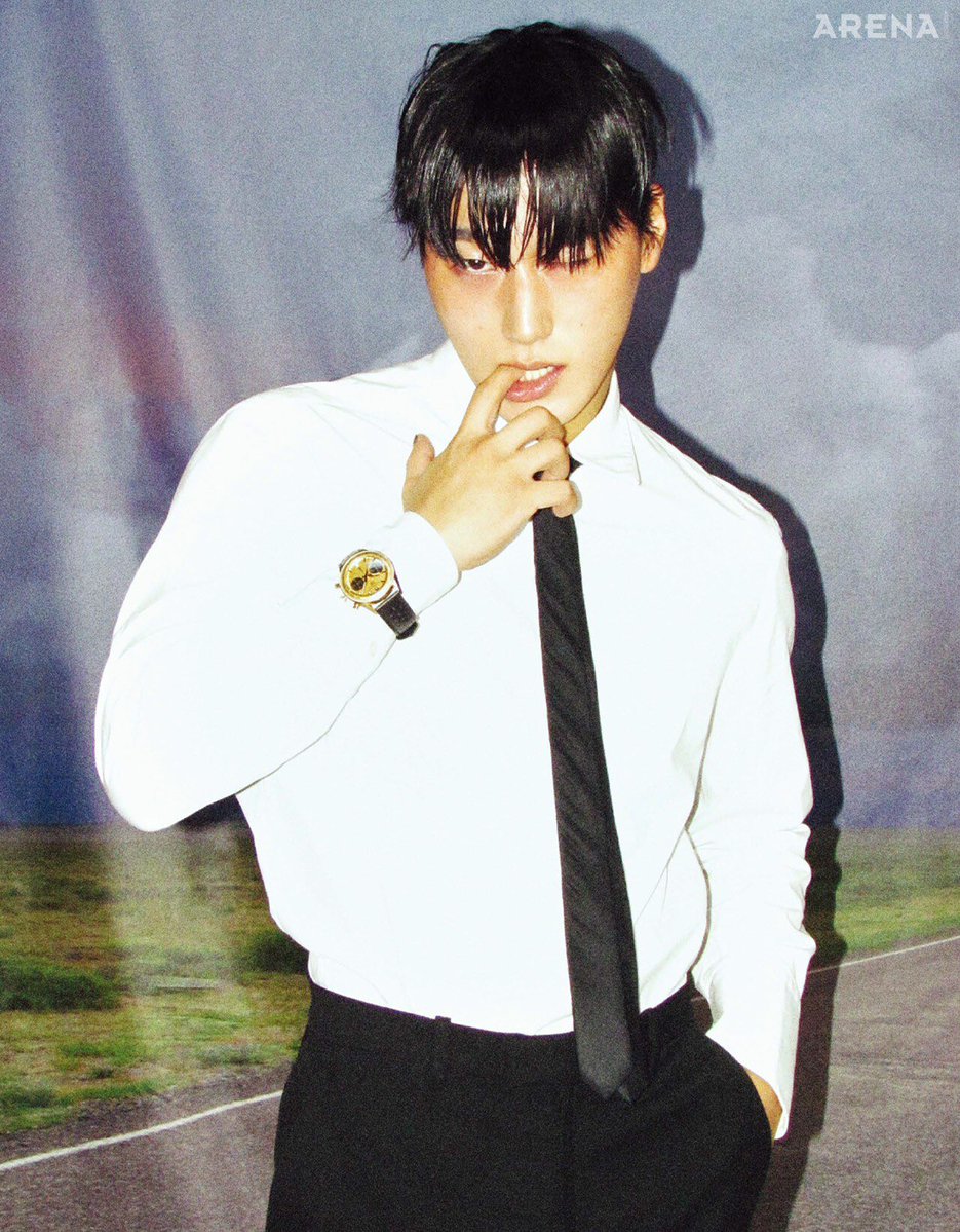 MYSANNlE's tweet image. if i could be reincarnated as one thing i would want to come back as a perfectly tailored white button up black slack and thin black tie outfit so i can be on san all the time