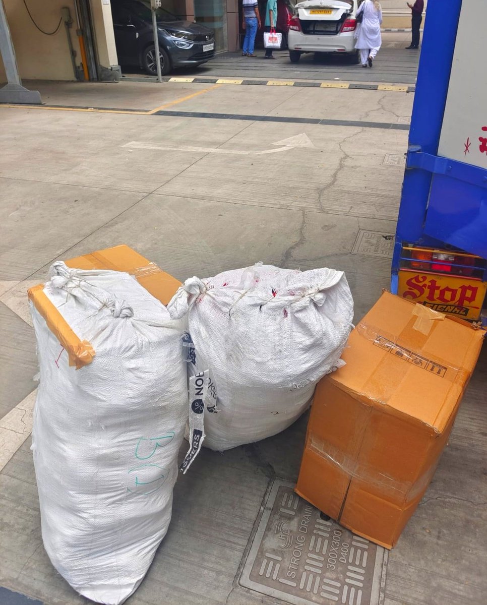 indiacares_2020's tweet image. Every small act of kindness holds the power to spark joy, comfort, and hope.
A heartfelt thank you to our kind #PromiseBank depositor from #Mumbai for their thoughtful donation of clothes, toys, stationery, board games, and storybooks. These gifts are set to bring smiles to…