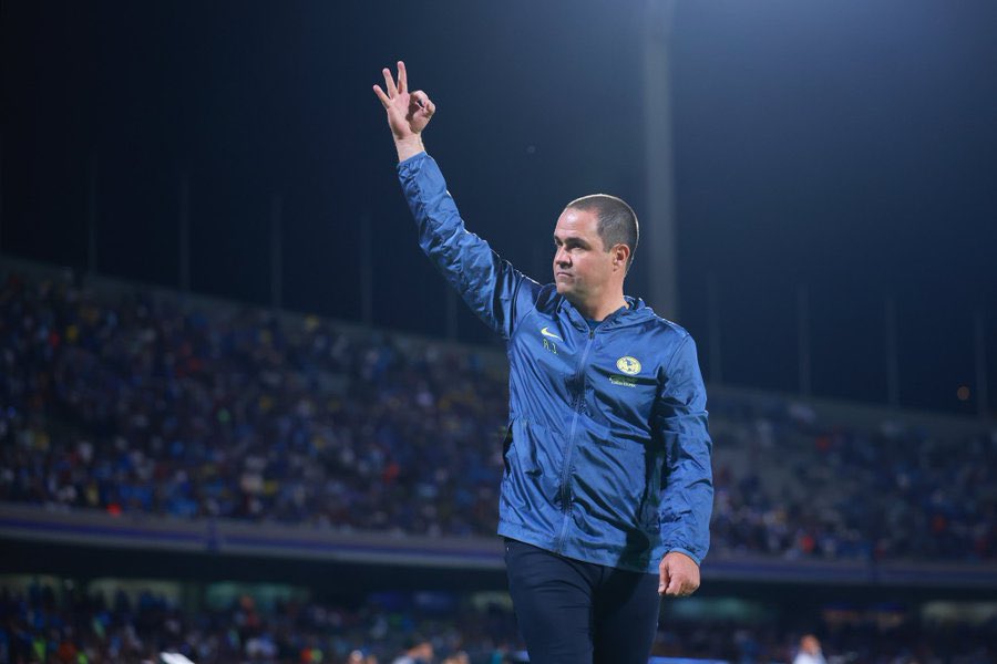 Yo voy a defender siempre a André Jardine porque nos hizo tricampeones cuando torneo a torneo le debilitaban al equipo y nos tuvo compitiendo por todo hasta el final.

La directiva le quedó a deber muchísimo al mejor DT en la historia del América.