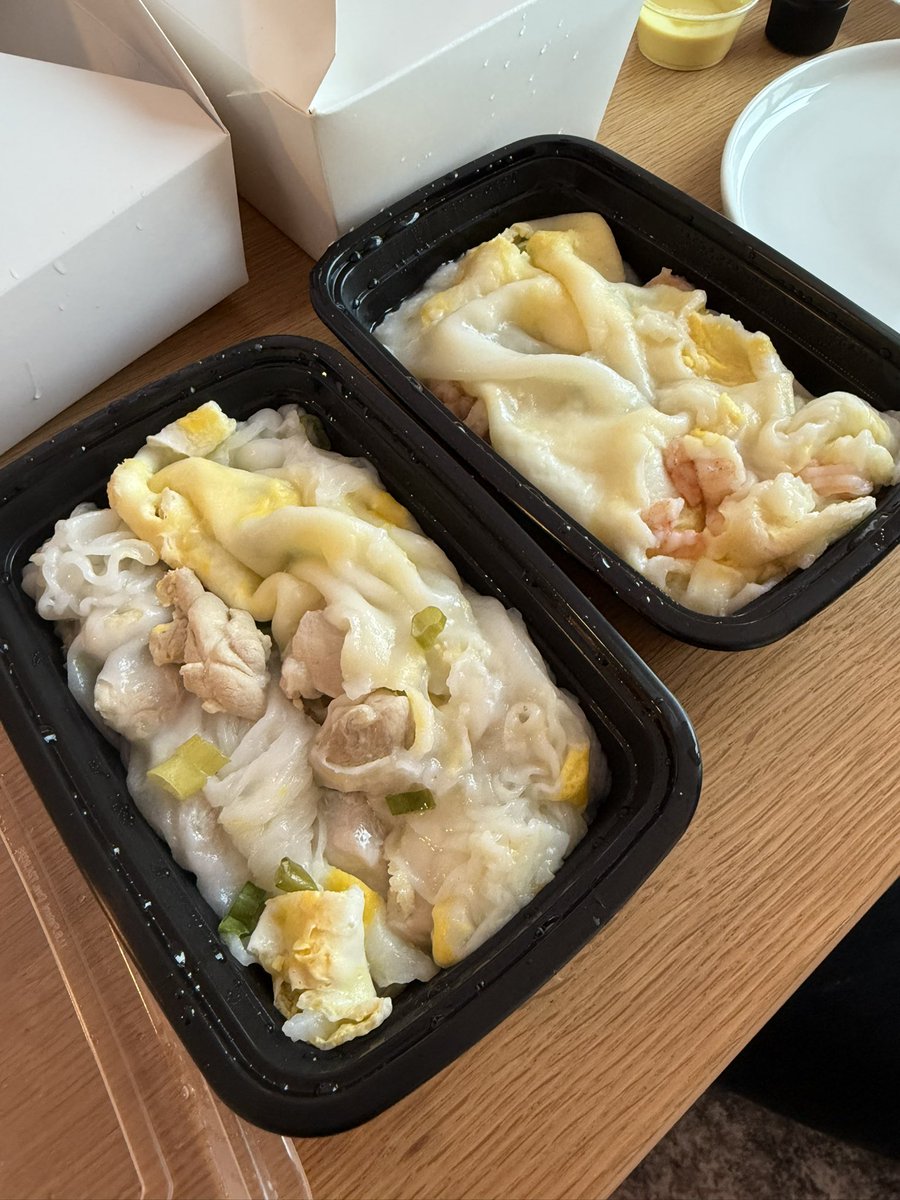brextonpham's tweet image. .@sonofalli’s first time eating rice rolls (joyful kitchen from SF)
it slapped and their menu was also crazy