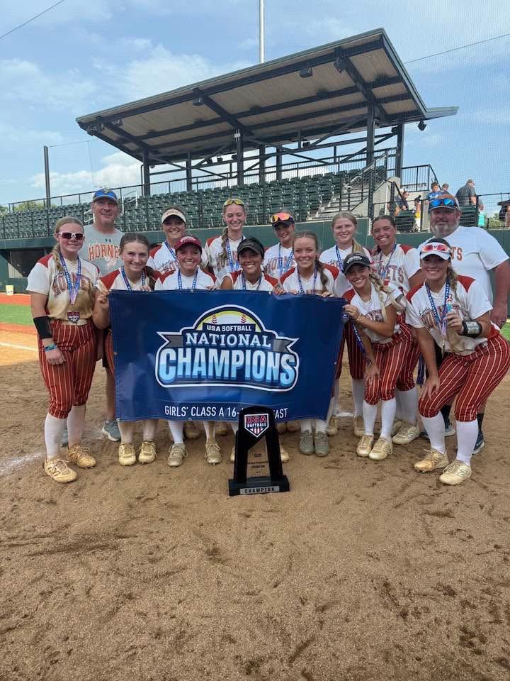 wilson_hope2027's tweet image. 16u USA National Champions! 
🧡My team🧡 @Hornets08_Plank