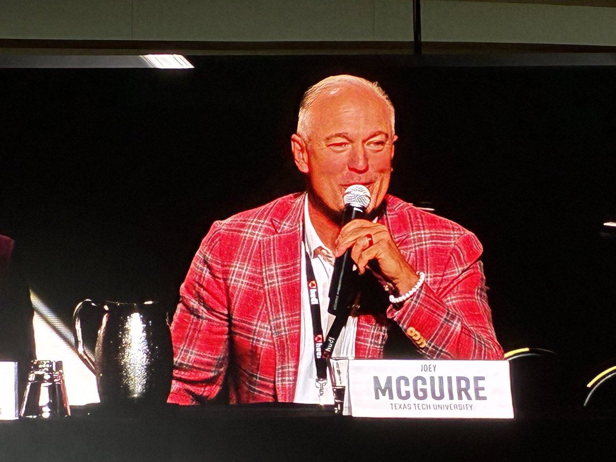 ShallyFootball's tweet image. Closed out a great day of speakers at the THSCA Convention with a panel of college coaches including Mustang alumni Eric Morris! Only 14 more days until Mustang Training Camp!