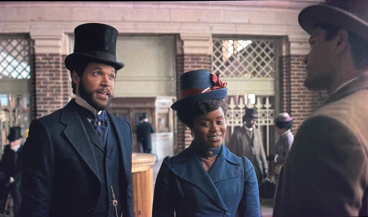 JayLeesCorner's tweet image. Peggy is stuck between two men who won’t back down 😜!
Mr. Fortune coming back around as if nothing changed is messy.
Dr. Kirkland letting him know NOT ON MY WATCH bruh. Get away from us!
Out here pushing people in the train station 🤦🏽♀️
#TheGildedAge