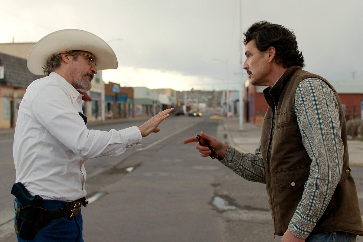 MaggieM_in_LA's tweet image. #Eddington the last 30 mins turns into madness but overall it's a sharp satire to look back the chaotic time of 2020 especially through the angle of law enforcement. It also reminds us how crazy and messy the last five years America has been . Joaquin Phoenix's performance is…