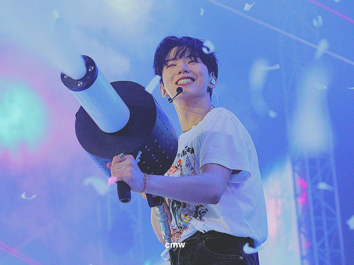 Happiness_to_KH's tweet image. 다 다른콘서트였는데 기현이 얼굴엔 언제나 행복이 담겨있어..🥹