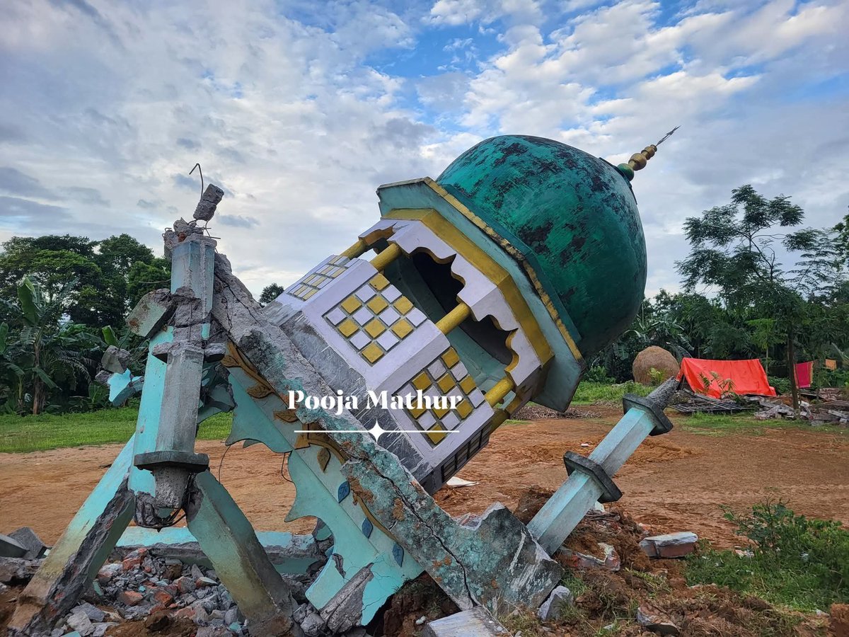 KarishmaAziz_'s tweet image. एक आँसू भी हुकूमत के लिए खतरा है,
तुमने देखा नहीं आँखो का समुंदर होना।
#JusticeForAssamMuslims