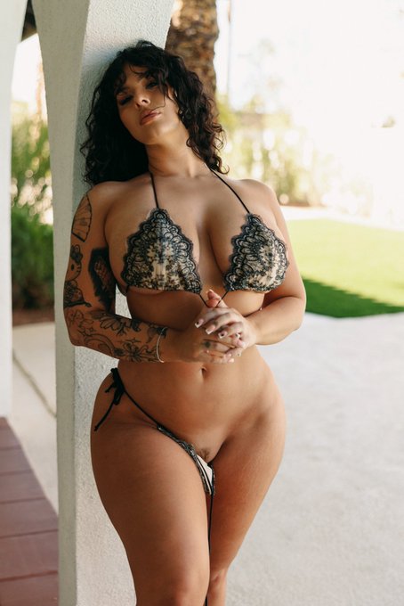 Watch Zoë Renea's leaked NSFW photo on TwXstars