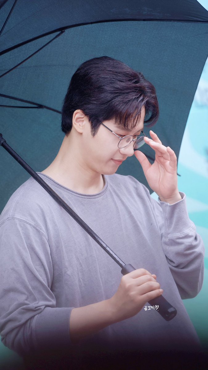 곰꼬리 tweet media