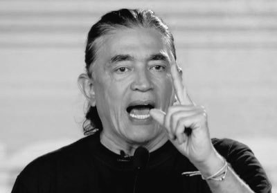 #Política | El ex senador Gustavo Ɓolívar anunció que presentó (el martes 22 de julio) su precandidatura "a la consulta del Pacto Histórico".
Obviamente incurrió en flagrante error gramatical, ya que presentará su aspiración a futuro.

<a href="/GustavoBolivar/">Gustavo Bolívar</a>