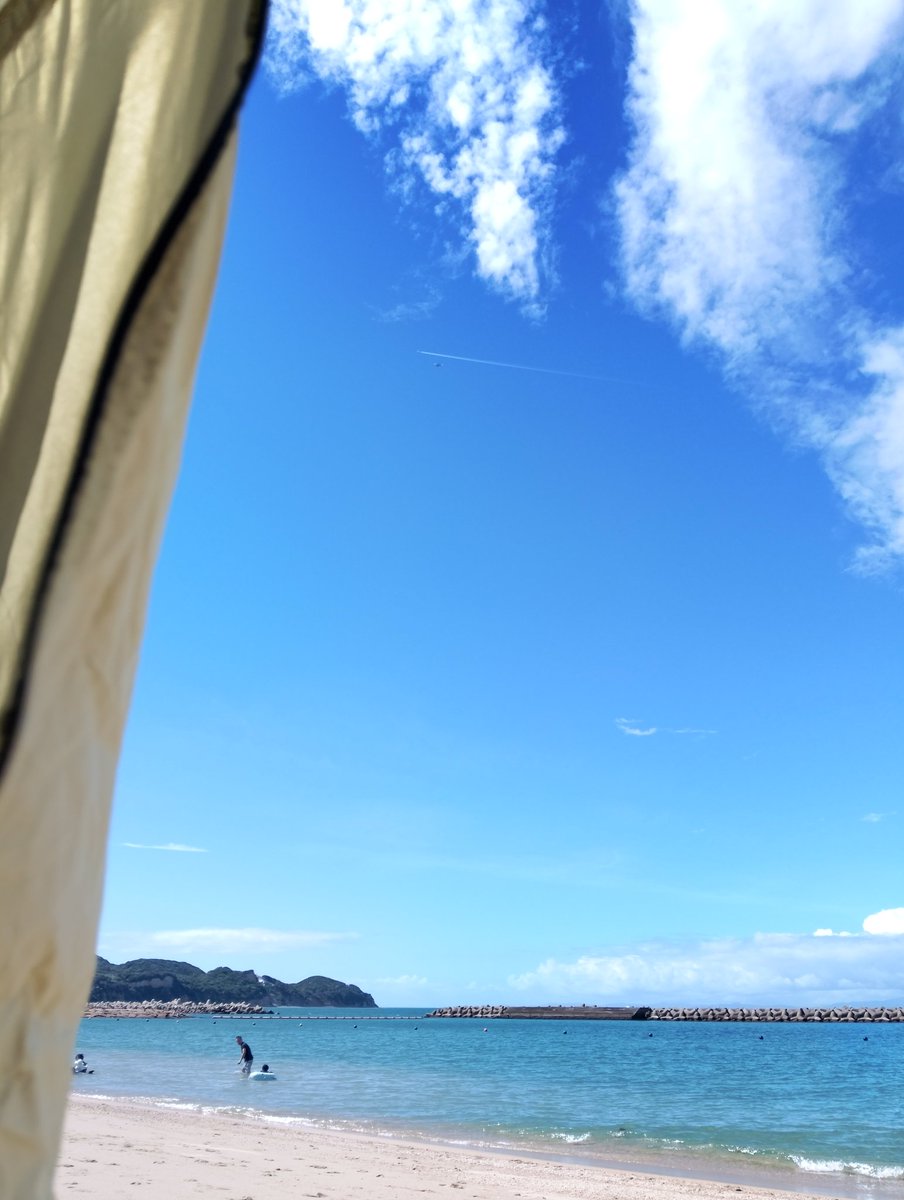 mitsu40482336's tweet image. テントの中から空を撮る🛩