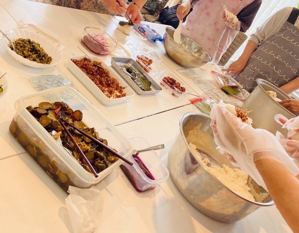 KORIYAMAKYOUKAI's tweet image. 🌸カフェはなかつみからのお知らせ🌸
7月17日、カフェでの初イベントとしてスイーツの会を開催しました✨
15人の方々が参加して下さり、あんみつをそれぞれ自由にトッピングし、お茶を飲みながら基台や区域を越えて交流する時間となりました❗️…