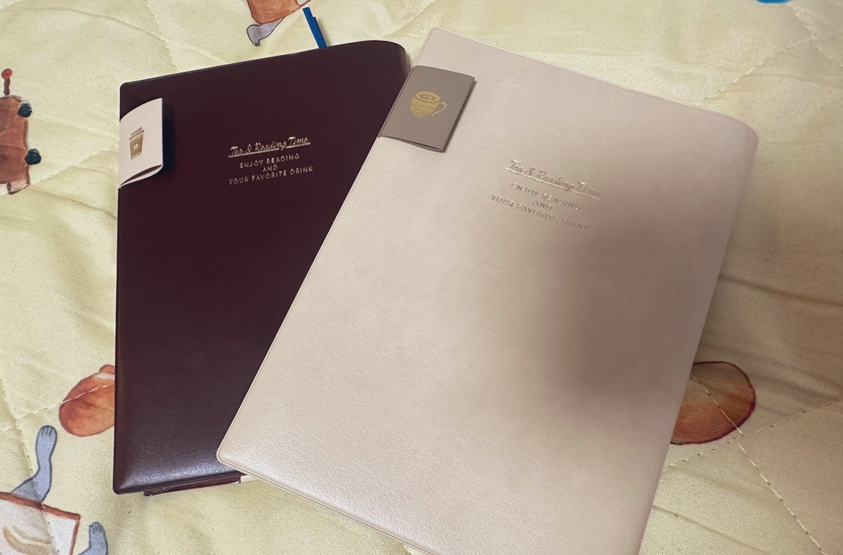 ―

恋人おすすめの本を読むよ📚

これはこのまえ買ってもらったかわいいブックカバー☕️✨
テーマも可愛いし、ワンポイントのイラストがたまらん🤤💓

―