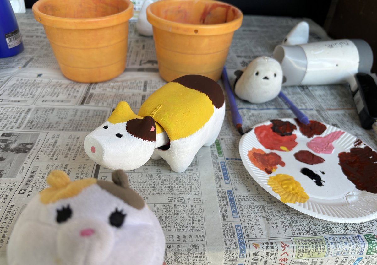 ShigureOkonogi's tweet image. 会津の絵付け体験でピクトマンサーしてきました🎨🐈🖌️💕
ぶにゃべこが出来ました🐄🎨🖌️🐈💨
(赤べこ×FF14ファットキャット)ので
みてくださいぶにゃー
起き上がり小法師のアンビストマと
シマエナガも一緒です🦩🕊️
#赤べこ #ファットキャット