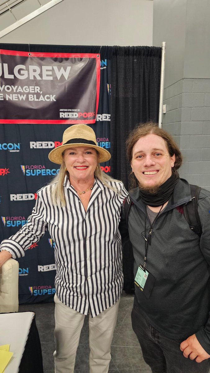 SennaLunaTweet's tweet image. Florida Supercon 2025 was the most fun I've had at a convention in AGES
Cosplayed a Stargate, partied with great people, and met the absolutely fantastic @iamchrisjudge, @RobertPicardo , and @TheKateMulgrew. What a memorable weekend!