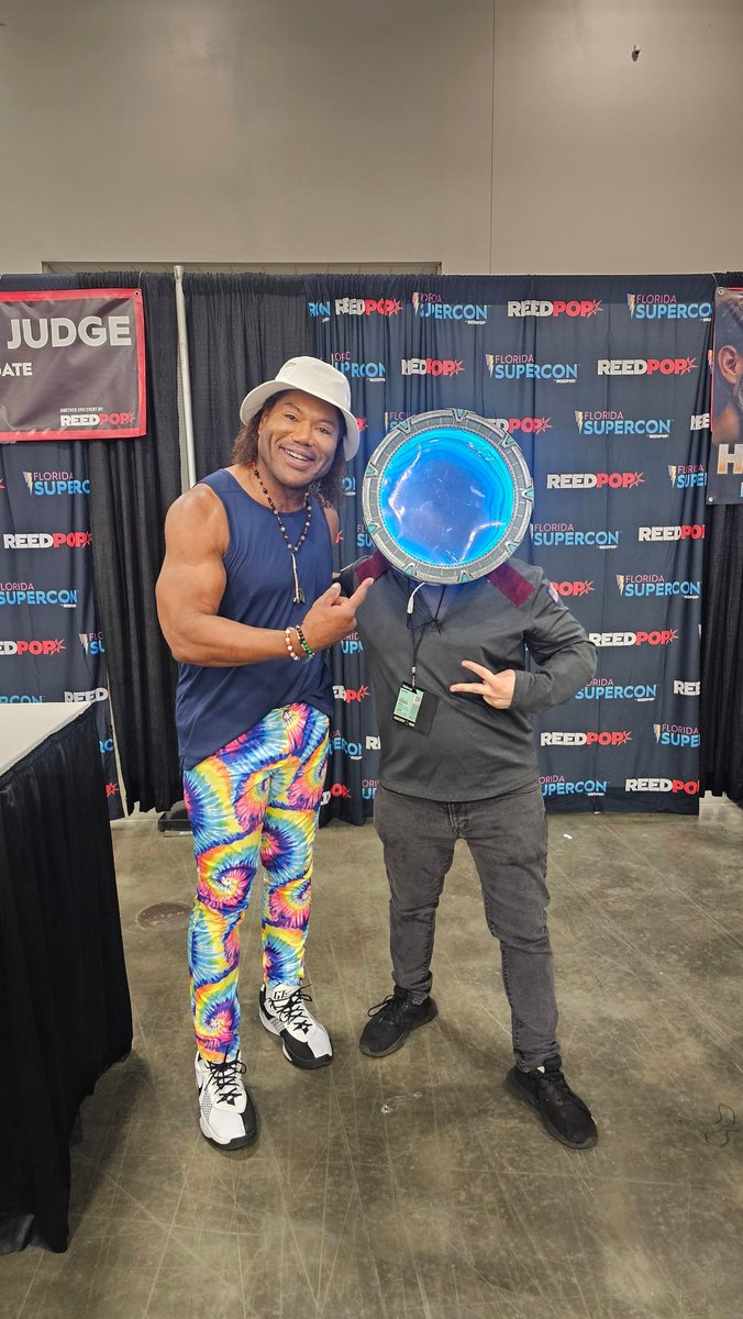 SennaLunaTweet's tweet image. Florida Supercon 2025 was the most fun I've had at a convention in AGES
Cosplayed a Stargate, partied with great people, and met the absolutely fantastic @iamchrisjudge, @RobertPicardo , and @TheKateMulgrew. What a memorable weekend!