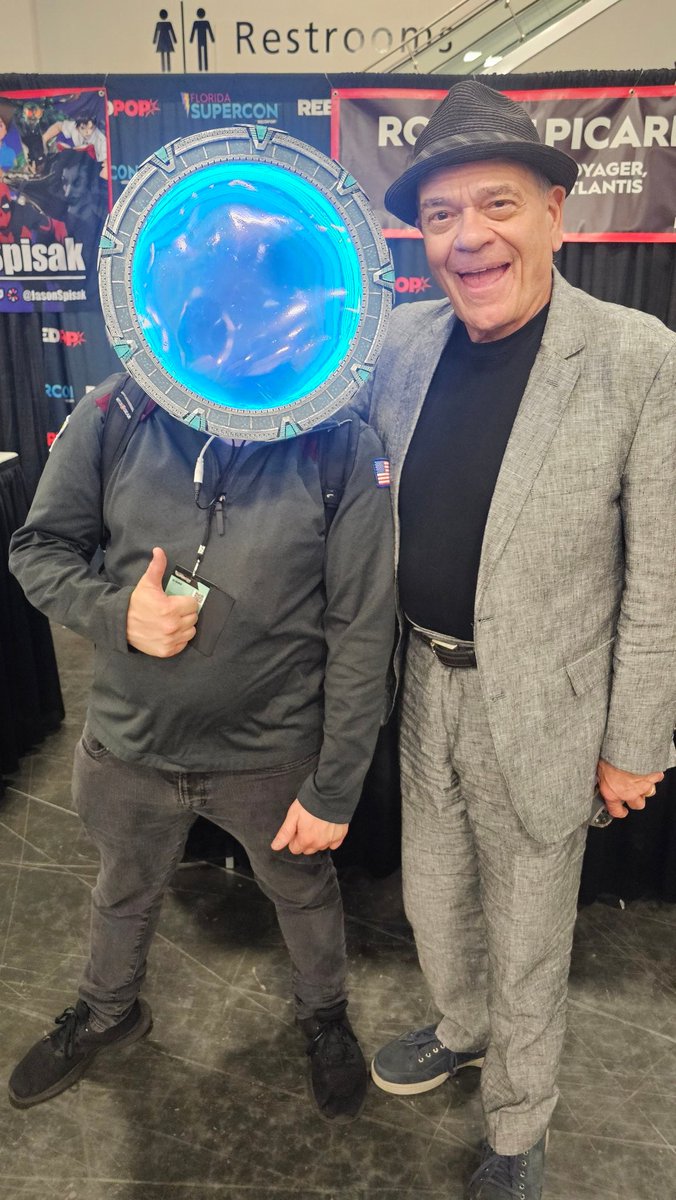 SennaLunaTweet's tweet image. Florida Supercon 2025 was the most fun I've had at a convention in AGES
Cosplayed a Stargate, partied with great people, and met the absolutely fantastic @iamchrisjudge, @RobertPicardo , and @TheKateMulgrew. What a memorable weekend!