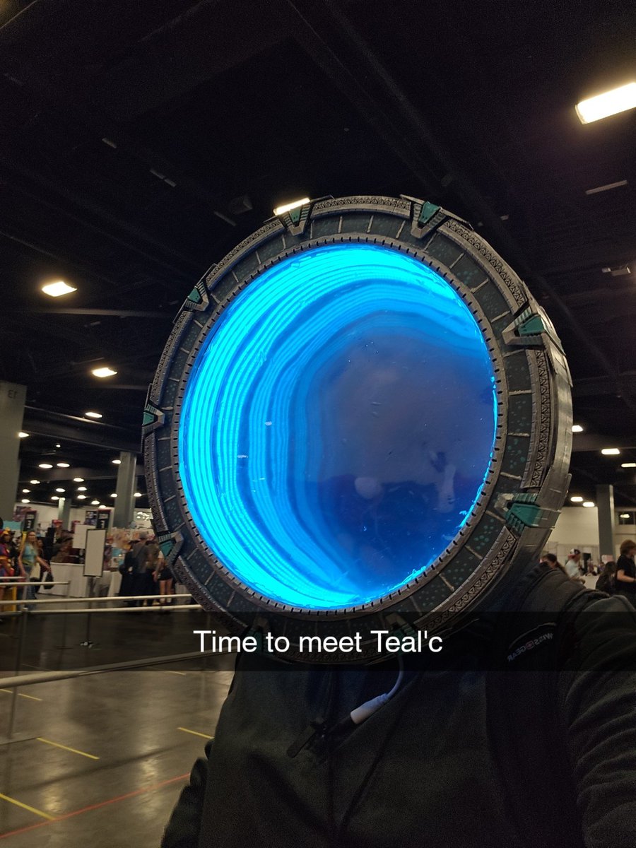 SennaLunaTweet's tweet image. Florida Supercon 2025 was the most fun I've had at a convention in AGES
Cosplayed a Stargate, partied with great people, and met the absolutely fantastic @iamchrisjudge, @RobertPicardo , and @TheKateMulgrew. What a memorable weekend!