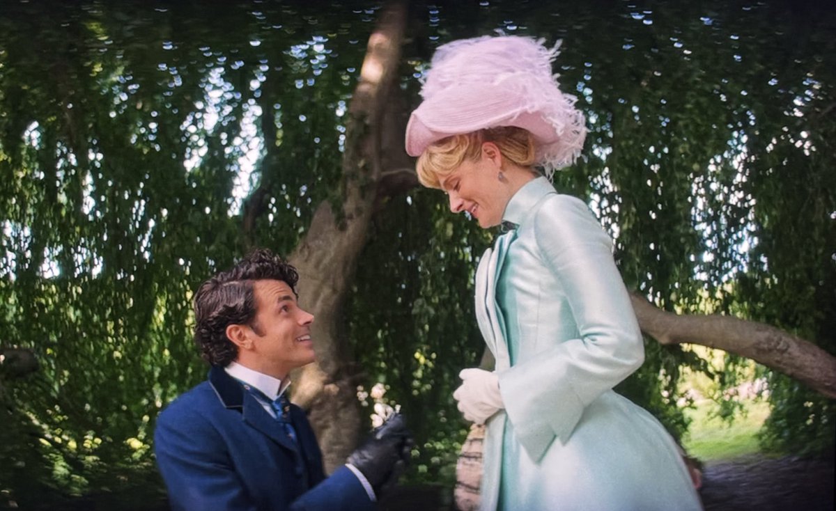 JayLeesCorner's tweet image. Finally Marian and Larry have their MOMENT!
At least one person in the Russell household is happy!
Larry and George FAILED Gladys but the son gets to propose to someone he loves 🤷🏽♀️😂❤️
#TheGildedAge