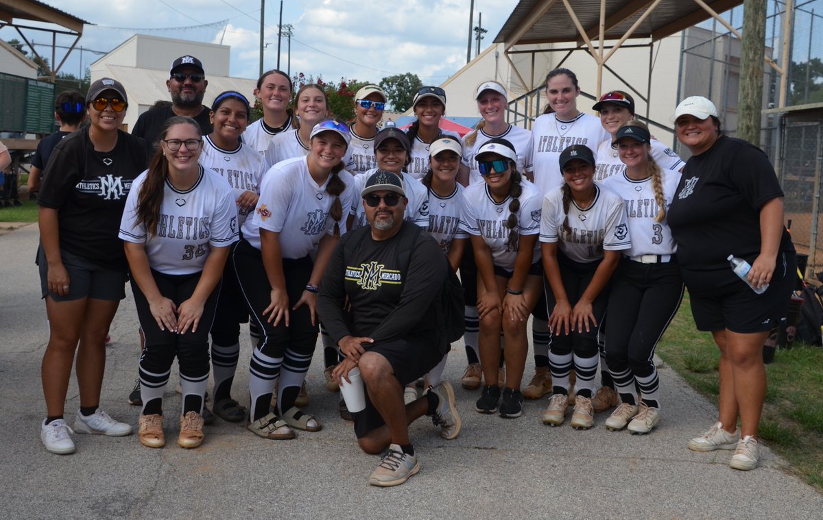 KatMack2026's tweet photo. That's a wrap on the summer season!🎬
I’m already missing our seniors. It’s been an absolute blast playing alongside every single one of you, so many laughs, so many memories. Wishing you all the best as you head off to your next adventure. I'll be rooting for you, ladies! https://t.co/kRkywayQk5