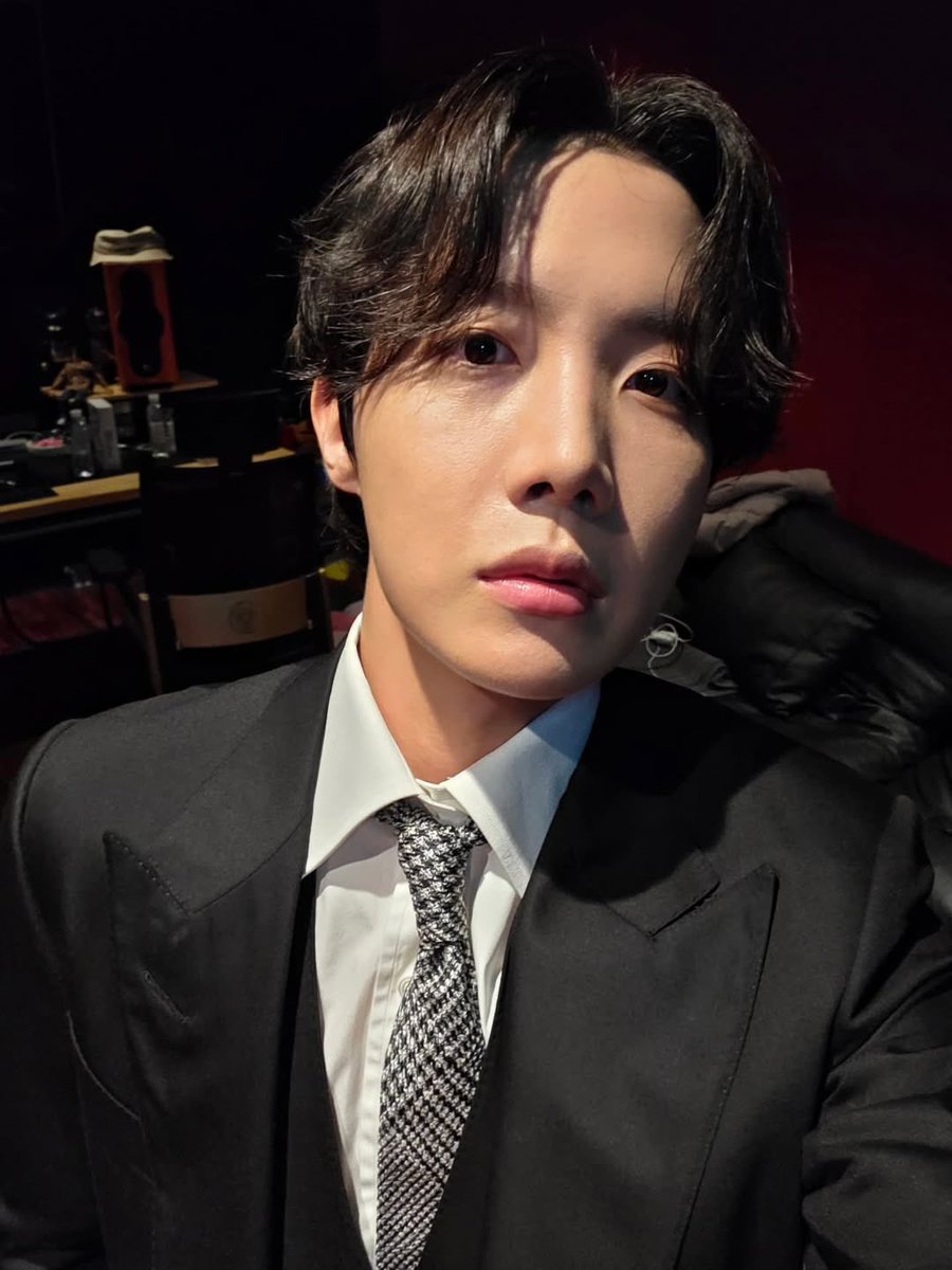 Hobi’s instagram post 

🐿️ “6 months in.”

🔗 instagram.com/p/DMWsfHyJS-i/