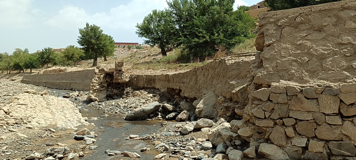 FAOAfghanistan's tweet image. The recent flash floods have severely impacted multiple provinces. In Wardak alone, over 50 canals & 885 hectares of farmland have been damaged, affecting more than 18 200 people.
@FAO continues to assess these impacts and is planning urgent recovery support with partners.
