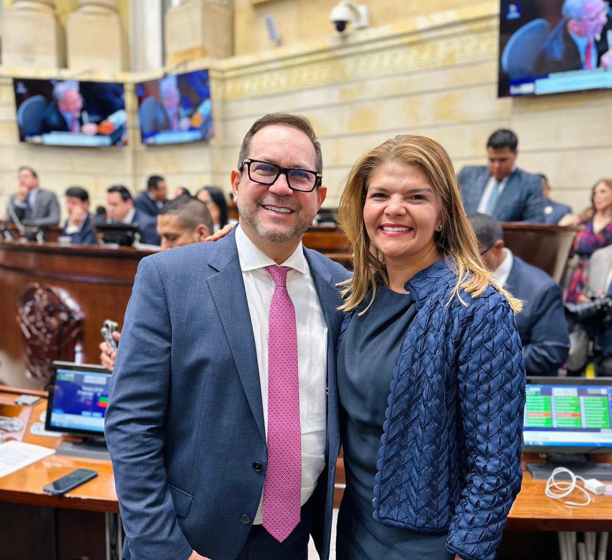 Liliana Bitar (@lilianabitarc) on Twitter photo #MesaDirectivaSenado | 🗳️Con 97 votos fue elegido en la #plenaria como nuevo presidente del <a href="/SenadoGovCo/">Senado de la República 🇨🇴</a> mi colega <a href="/Lidiosenado/">Lidio Garcia Turbay</a>. ¡Felicitaciones! 👏🏻 Le deseamos éxitos en este importante rol que desempeñará en el último periodo Legislativo. #MesaDirectivaSenado | 🗳️Con 97 votos fue elegido en la #plenaria como nuevo presidente del <a href="/SenadoGovCo/">Senado de la República 🇨🇴</a> mi colega <a href="/Lidiosenado/">Lidio Garcia Turbay</a>. ¡Felicitaciones! 👏🏻 Le deseamos éxitos en este importante rol que desempeñará en el último periodo Legislativo.