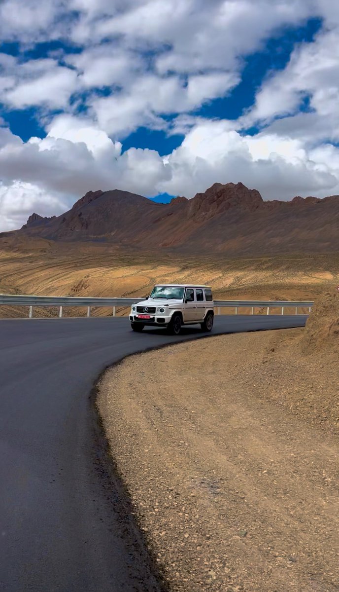 ShivrattanDhil1's tweet image. “I’ve always wondered why are the roads built and maintained by BRO so much better and longer-lasting than those done by private contractors elsewhere?
It’s pretty evident now private contractors often compromise on quality, driven by corruption and shortcuts.
I’ve been to…