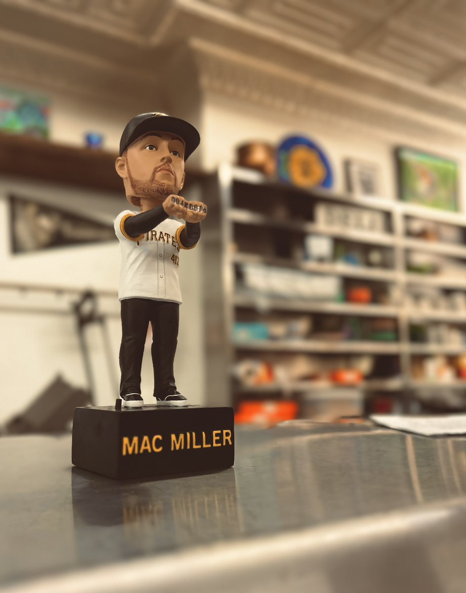 NoEngrishPlease's tweet image. AHHHHHHHHH MY MAC MILLER BOBBLEHEAD 😍🥳