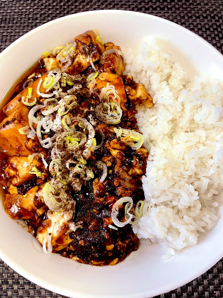 お昼はおじいちゃんに麻婆丼をつくりました。私は気力がなくここのところ茹でササミとケバブサンドばかり食べてます。